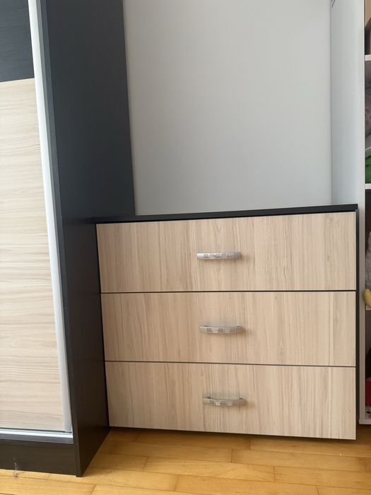 Гардероб, скрин и нощни шкафчета