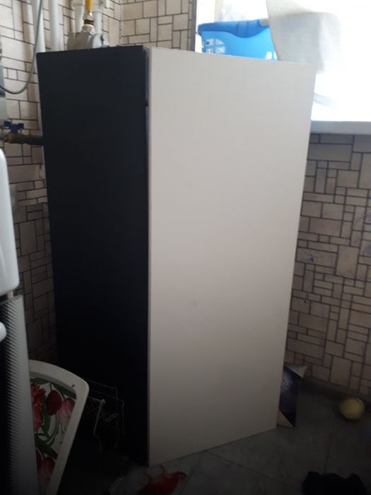 Шкаф подвесной можно для бара. Глянцевый