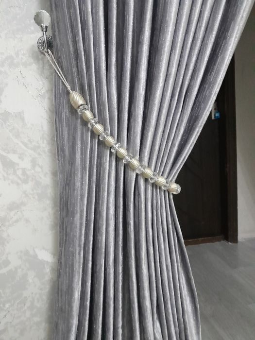 Parda sotaman zal uchun deraza va eshikga