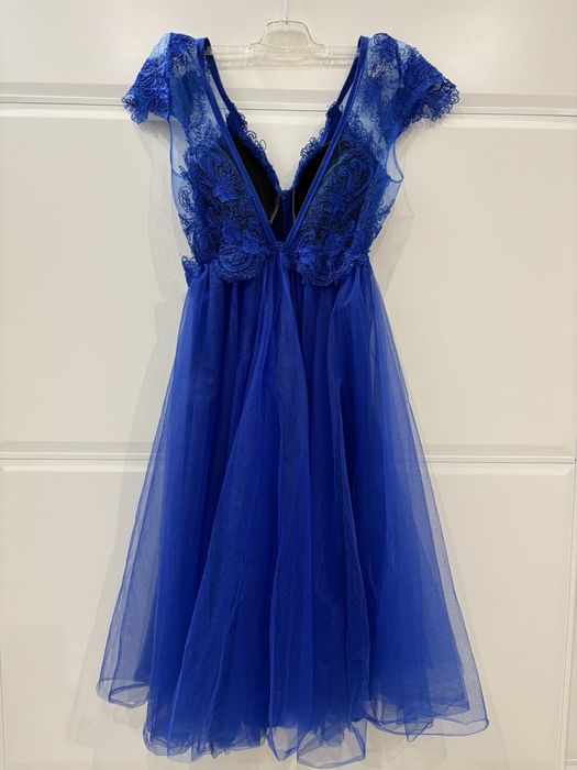 Продавам официална рокля