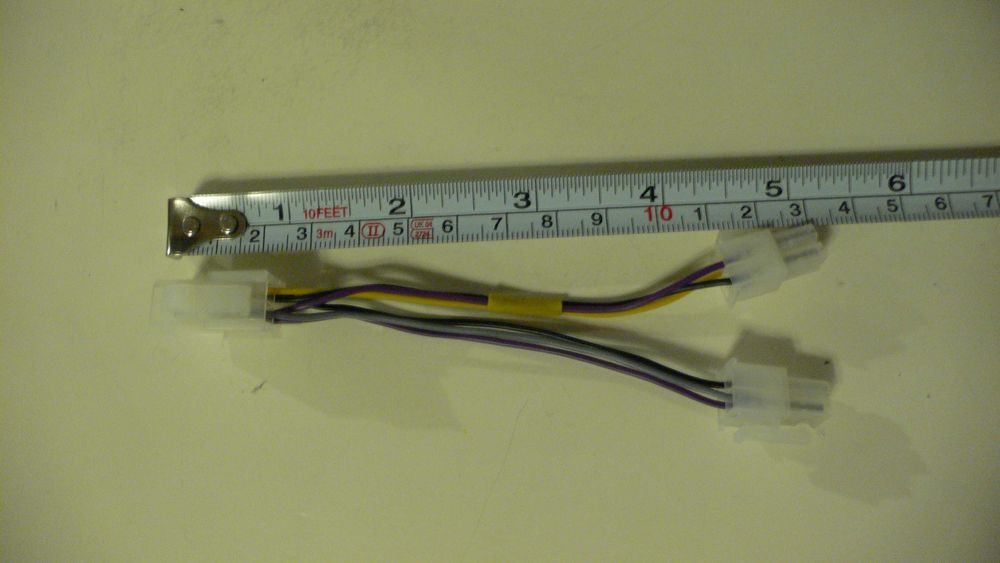 Molex/MDB Connector 1 to 2. Молекс/МДБ Разклонител 1 към 2.