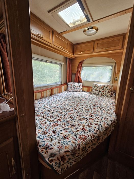 Продавам каравана колчестър 520
