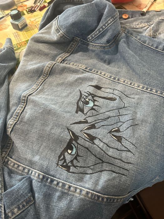 Geaca de blugi pictată manual