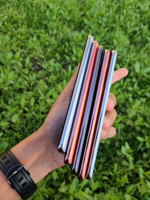 Samsung Galaxy S10 Plus DUOS. OzU 8 GB. Hotira 128 GB. Rangi Har Xil