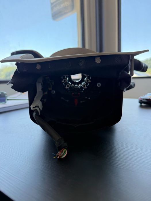 Модул на кормилната колона / блок с лостчетата и спиралния кабел (Steering Column Switch Module, SCM).
