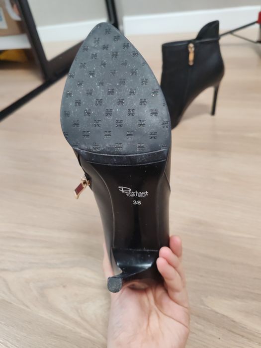 Продам кожаные ботильоны