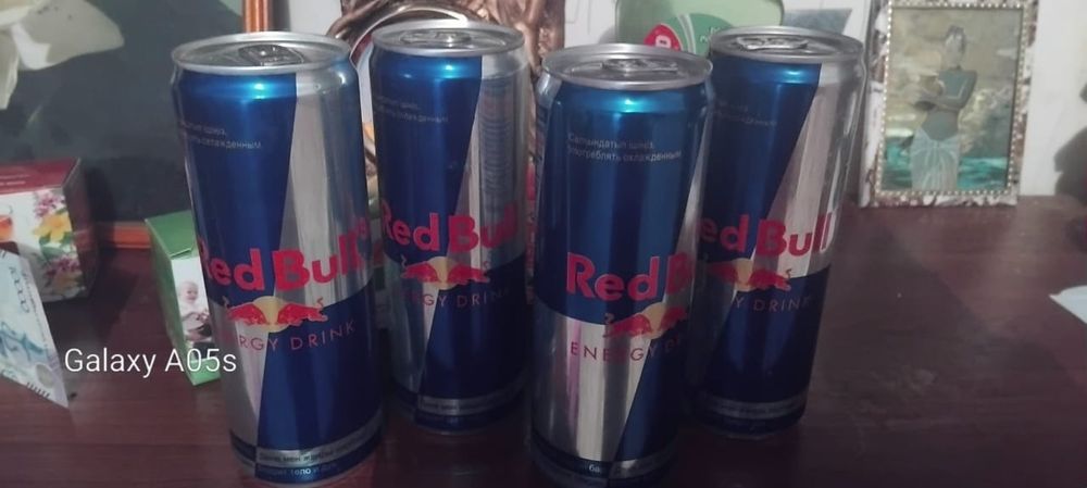 Red Bull  напиток энергетик.
