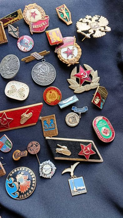 cateva sute de insemne militare insigne si decoratii URSS
