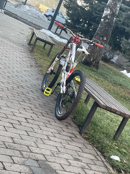 Yt tues downhill