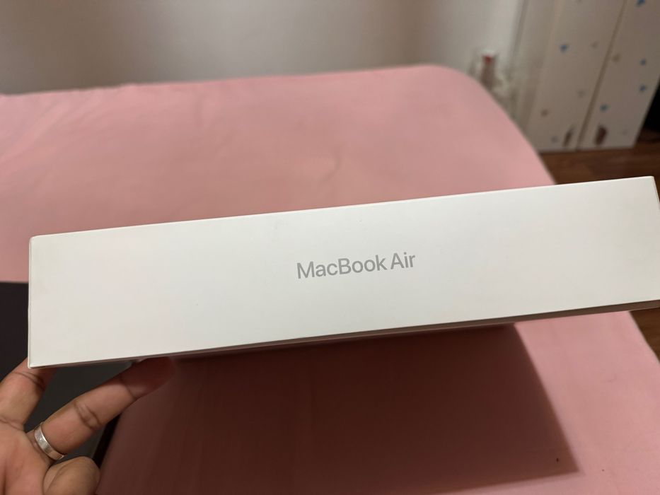 MacBook air M2 8/256 GB