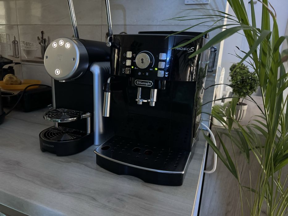 Vand espressoare de cafea NESPRESSO si DeLonghi