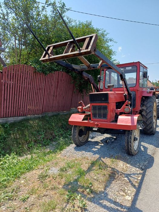 Tractor U650 cu încarcator frontal