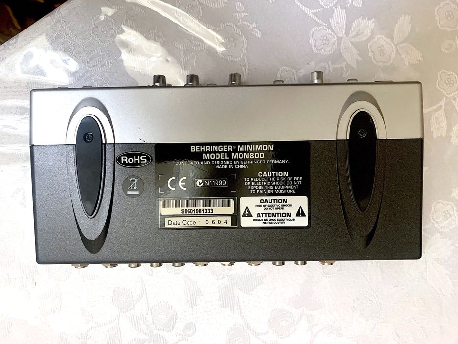 Behringer Mini MON800