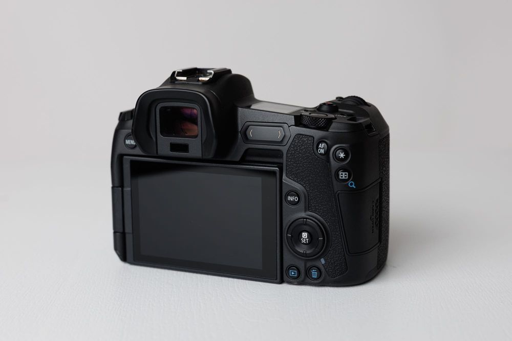 Canon R фотоапарат