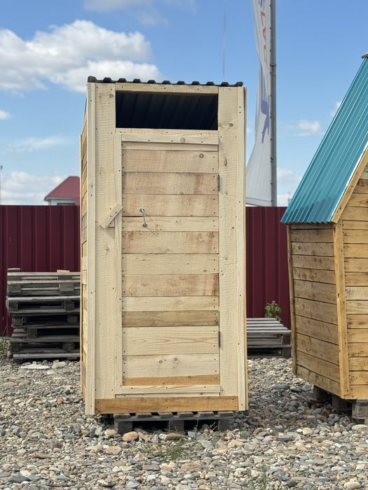 Уличный туалет в наличии