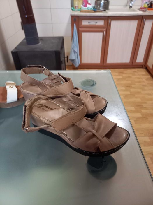 Дамски  сандали на платформа.