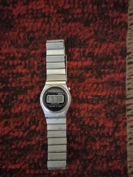 Часы советские механические и электронные