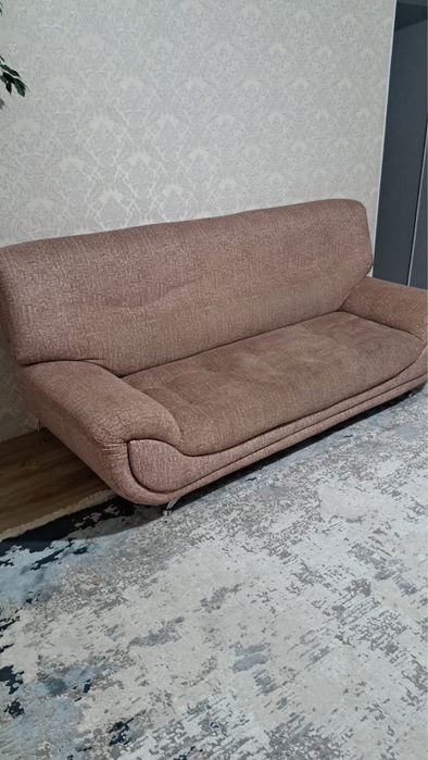 Продам стенку для гостиной и диван