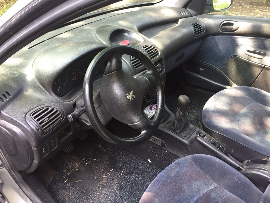 Пежо 206 на части счупен двигател