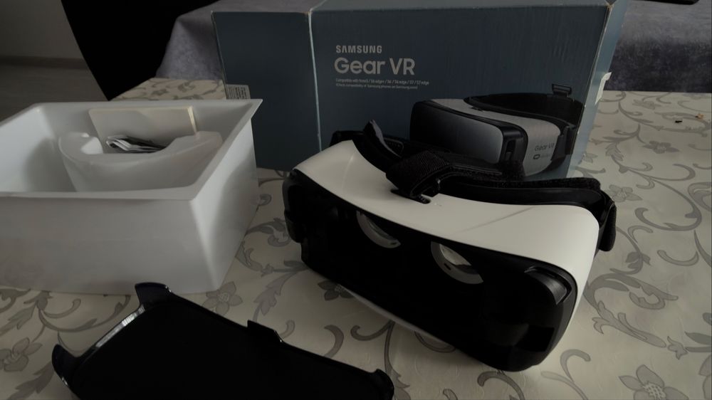 Samsung Gear VR by Oculus