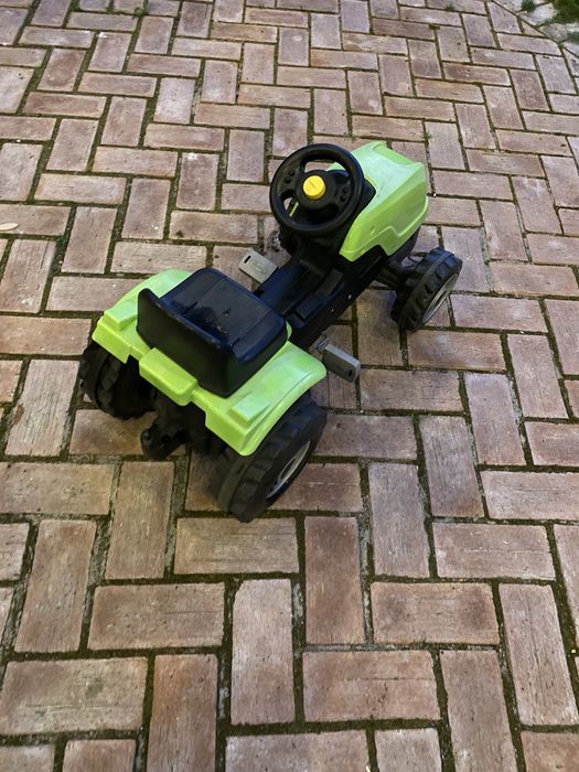 Tractor de jucarie cu pedale Malplay