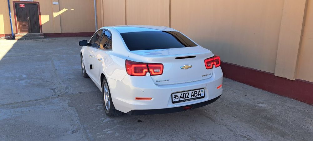 Малибу 1 2013 год Цвет белый жемчуг Пробег 83000 км Краска 100% Шумка