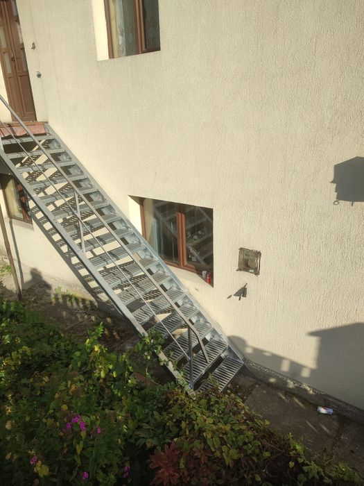 Vindem scări zincate