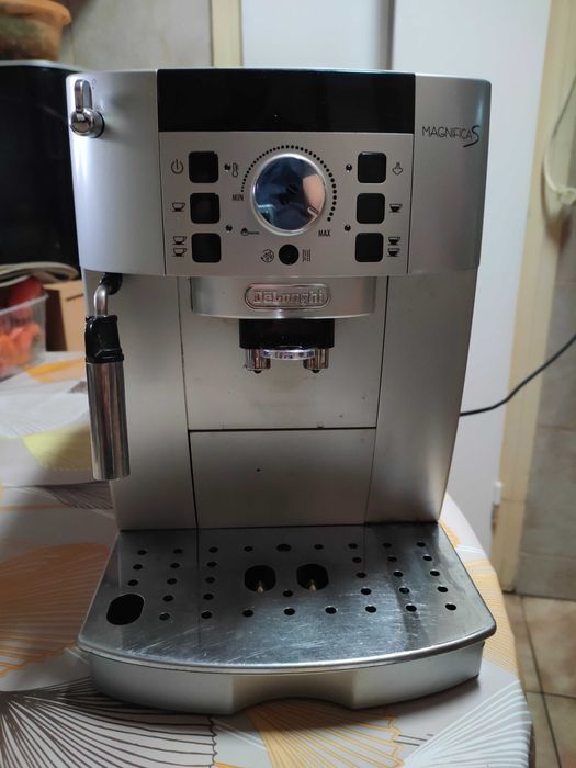 De vanzare espresor automat Delonghi Magnifica S