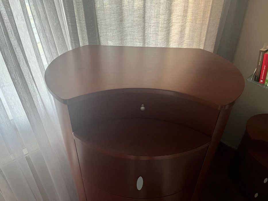 Висок скрин от MDF с чекмеджета – 132 см