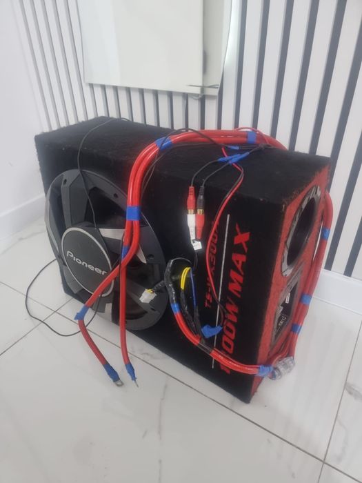 Subwoofer auto cu stație si fire
