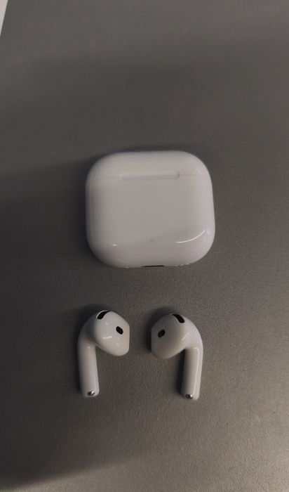продам Apple AirPods 4