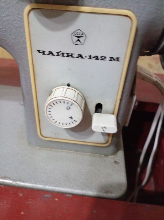 Швейная машинка и оверлок