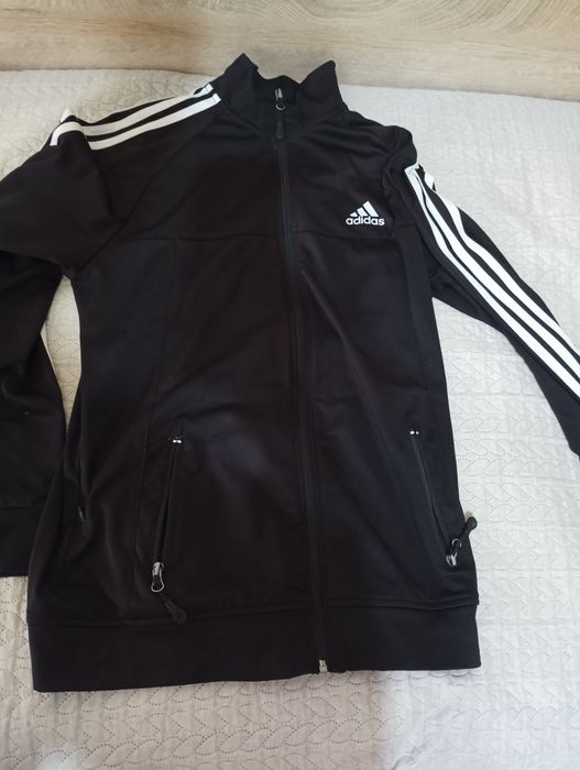 Adidas горнище оригинално не е използвано