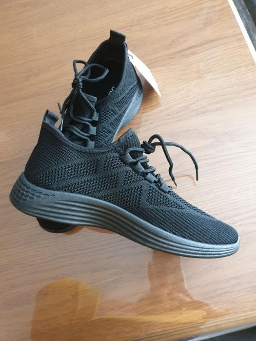 Нови дамски дишащи обувки JENNY номер 41.