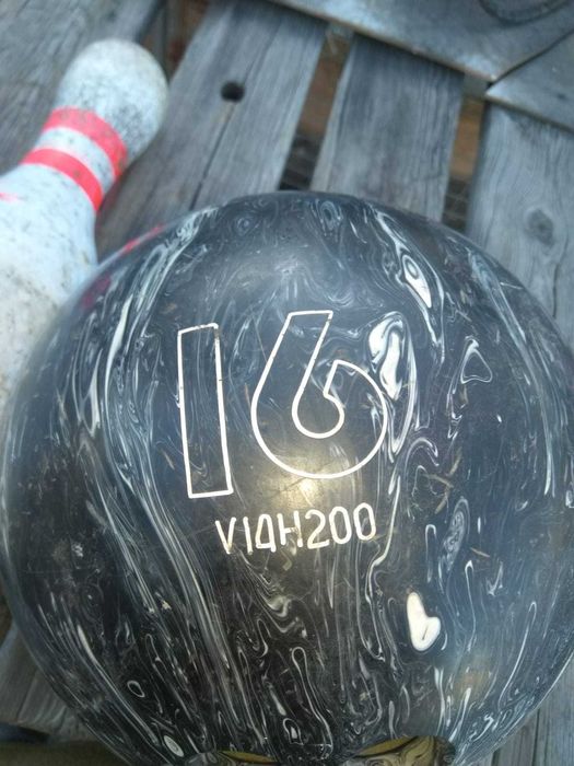 Продам шар и кегли для боулинга ,