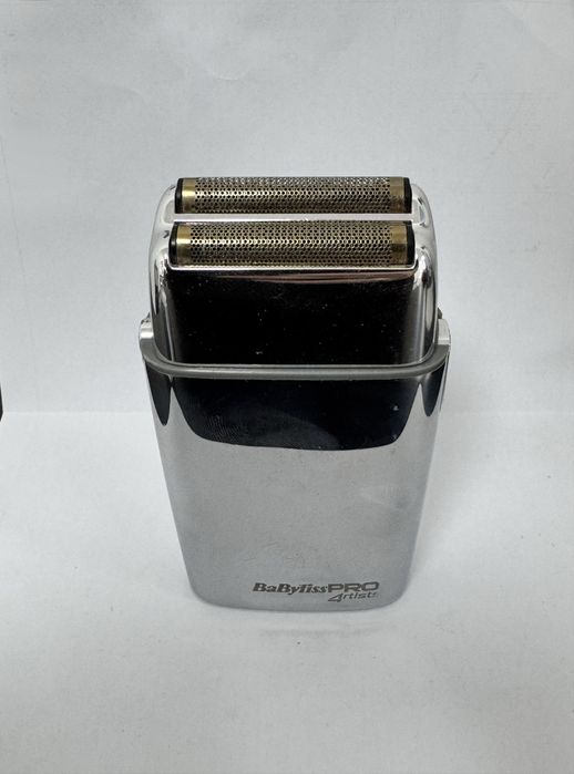 Здравейте продавам шейвър babyliss pro с нова сменена глава и сменена нова батерия не съм работил с него след смяната на батерията купих си нов