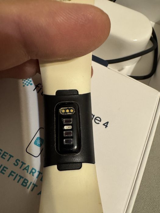 Bratara fitness Fitbit Charge 4