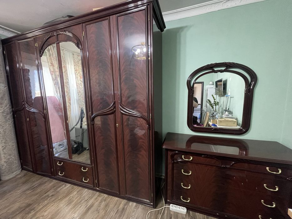 Спальный гарнитур