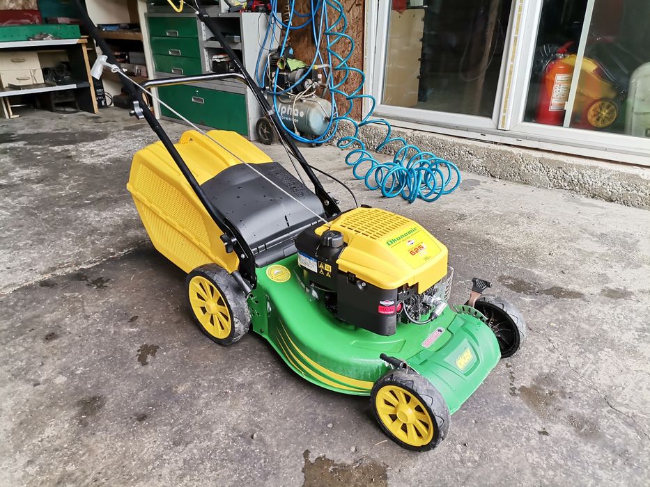 Mașina tuns iarba /gazon  benzina