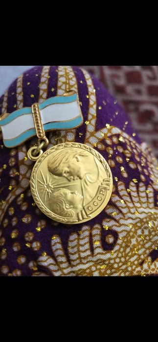 Материнства медаль