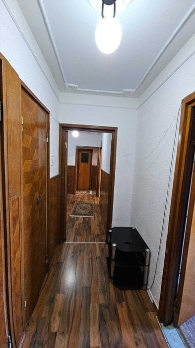 Închiriere apartament 3 camere
