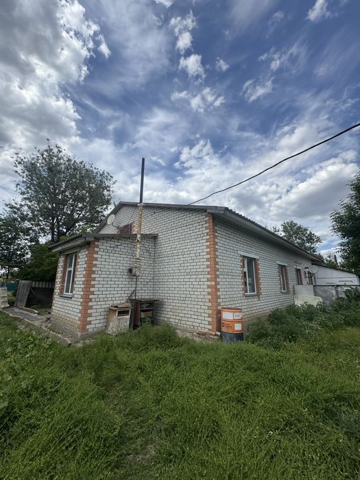 Дом в поселке зеленый