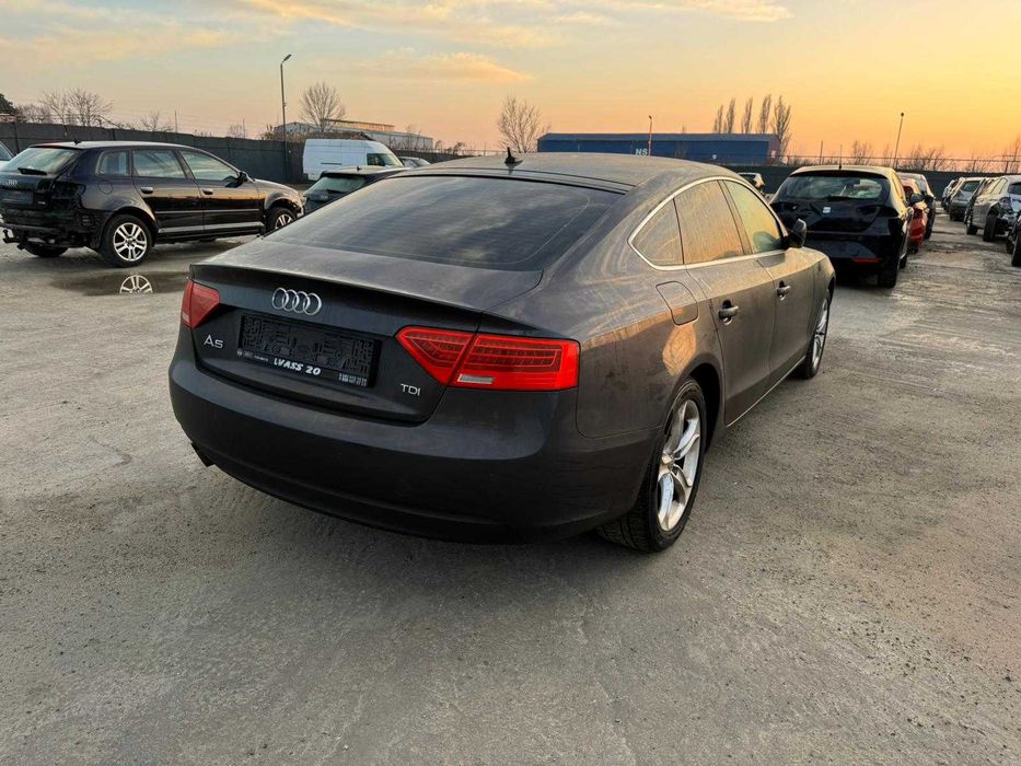 Dezmembrez audi a5 ,2013, 2.0 tdi 177 cp ,cod motor CGL