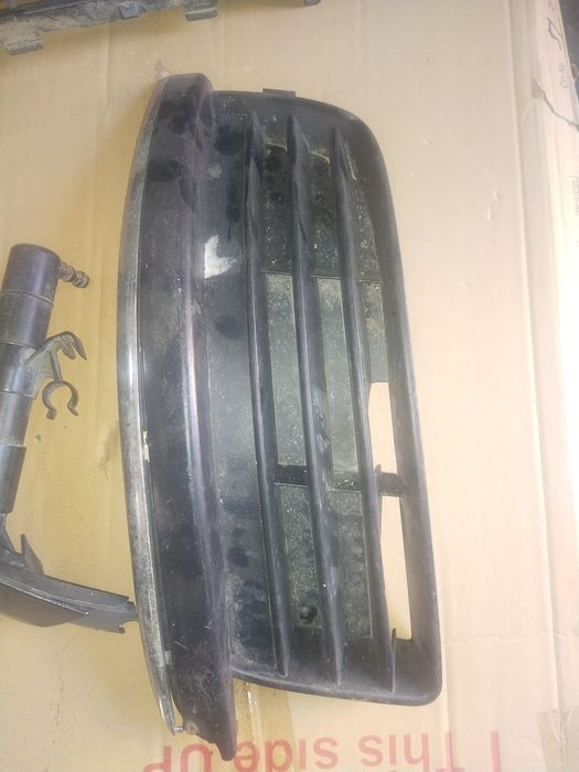 Решетка переднего бампера Фольксваген Джета 5