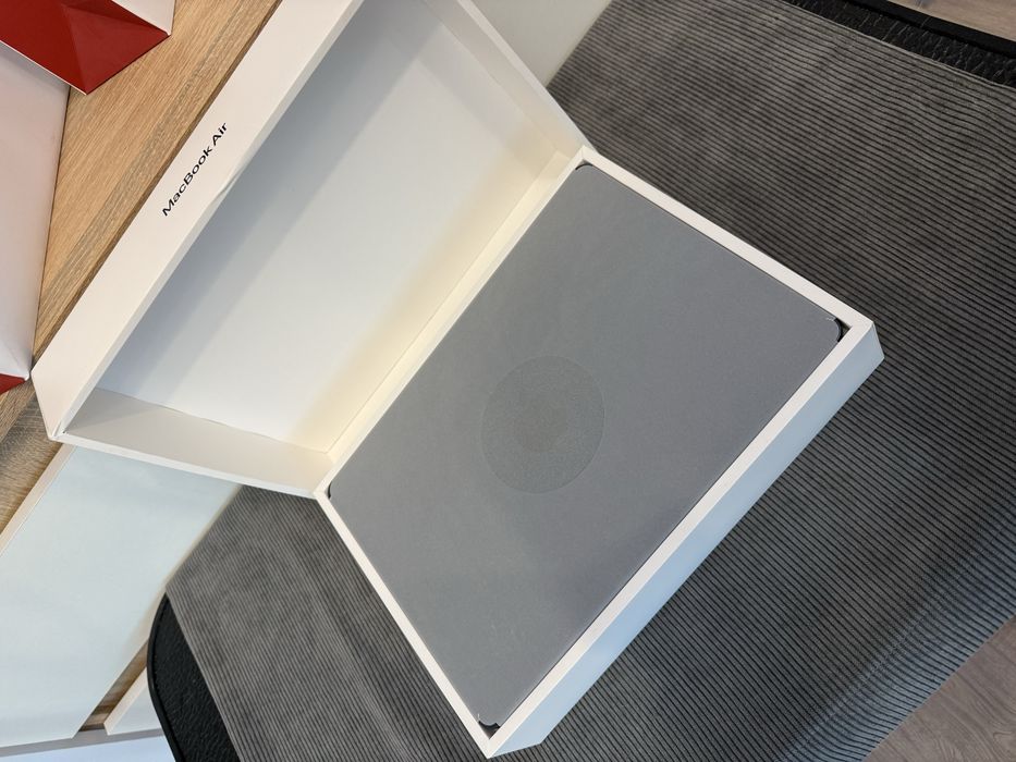 НОВ!!! MacBook Air M2 (midnight blue) - чисто нов