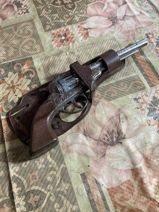 Pistol metal cu capse de jucarie