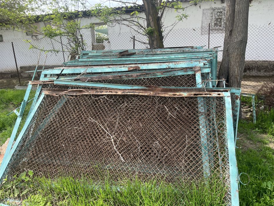 Уголникпен қоршалған сетка сатамын