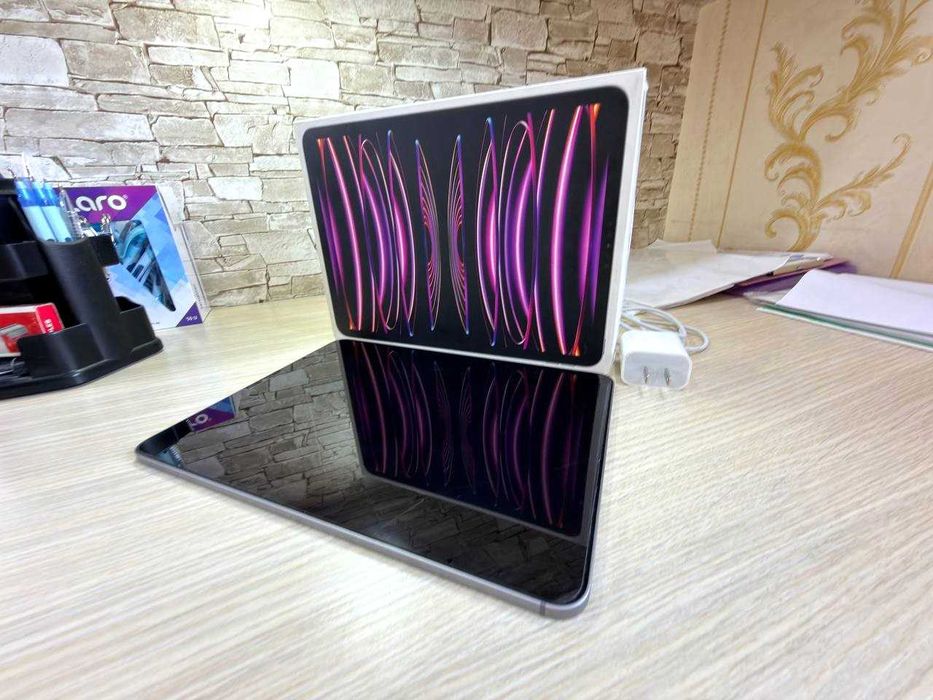 Продам состояние идеал iPad Pro 11 M2 256GB Wi-Fi + SIM (+ Коробка)
