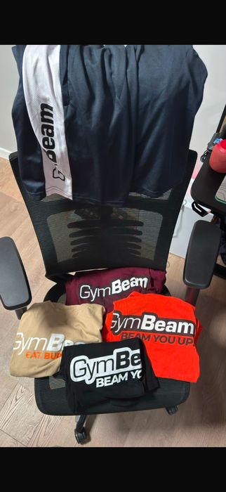 GymBeam тениски и панталонки
