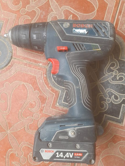 Шруповерт Bosch      .